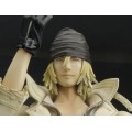 Figura Snow Villiers Final Fantasy XIII Play Arts en caja 23 cm